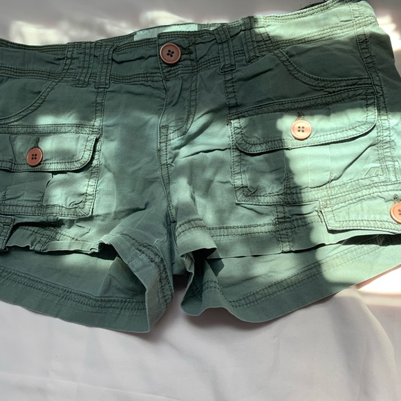 Grey short - Picture 3 of 6